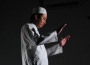 Siapa yang Lebih Utama Menjadi Imam?