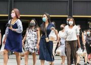 Mengapa Indonesia Konsisten pada PPKM Saat Negara Tetangga Lepas Masker?