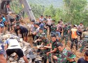 Kemanunggalan TNI Satgas TMMD Ke-115 Kodim 0318 Natuna dan Masyarakat Tiangau