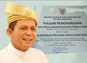 Peringatan Peduli HAM 2022: Gubernur Ansar Terima Penghargaan Sebagai Pembina Peduli HAM