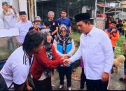 Gubernur Ansar Tinjau Lokasi Longsor dan Serahkan Bantuan
