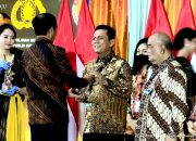 Ansar Ahmad Terima Penghargaan Presiden Jokowi Sebagai Provinsi Bagian Sumatera Terbaik Tangani Corona