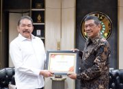Jaksa Agung ST Burhanuddin Menerima Penghargaan Best Achievement Award 2023