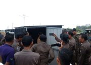 Area Tugu Sirih Gurindam 12 Menjadi Kawasan Steril, Trantib Amankan Lima Kontainer Milik Pedagang