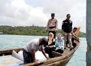 Petugas Pemilu dan TNI-Polri Kawal Distribusi Logistik Pemilu Tahap I untuk Pulau Terluar