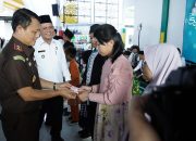 Kejati Kepri Serahkan 1500 Kartu Identitas Anak Tanjungpinang