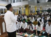 Gubernur Ansar dan Menparekraf RI, Terawih di Masjid Mukhtarul Arifin Tembesi