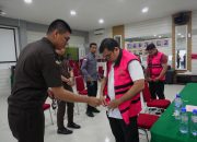 JPU Terima Penyerahan Tersangka dan BB Korupsi PKPK Senggarang dan Pembangunan Gedung Kelas Umrah