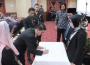 Bawaslu Tanjungpinang Lantik 12 Panwascam, Ketua Bawaslu: Jaga Integritas Pilkada
