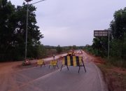 Proyek Pengerjaan Jalan Simpang Daeng Celak Bahayakan Pengendara dan Ganggu Aktifitas Masyarakat