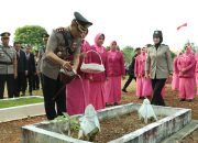 Peringatan Hari Bhayangkara Ke78, Polres Bintan Ziarah dan Tabur Bunga di Makam Pahlawan