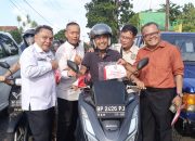Kobarkan Semangat Nasionalisme, Orda ICMI Dan Kesbangpol Kepri Bagikan Ribuan Merah Putih