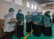 Penjabat Ketua TP PKK Tanjungpinang Kunjungi Pabrik Teh Prendjak Dan Air Mineral