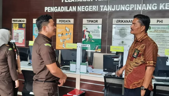 Kejari Tanjungpinang Limpahkan Berkas Perkara Tersangka Korupsi Haryadi dan Abdul Rahim Kasim Djou