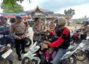 Kapolres Bintan dan Jajaran Bagikan 50 Tiket Mudik Gratis untuk Masyarakat Sekitar