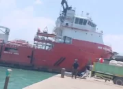 Kapal Tanker WM Natuna Hantam Rumah Warga dan Pos Polisi di Perairan Telaga Punggur