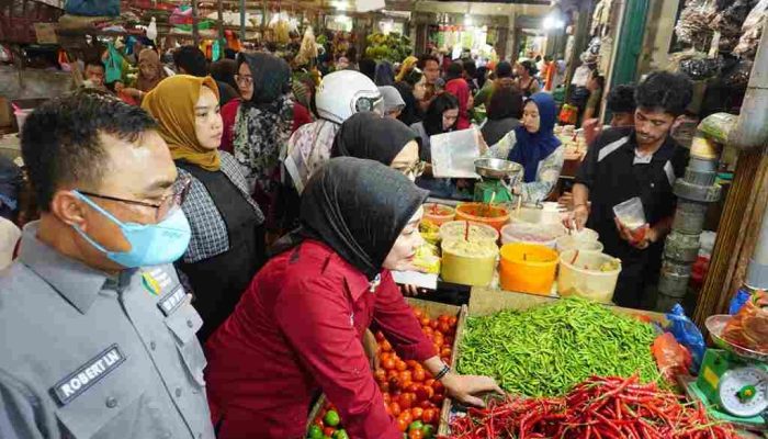 Pasca Lebaran Harga Bahan Pangan Kembali Turun, Harga Cabai dan Sayur Stabil