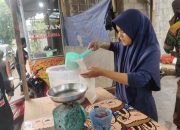 Harga Santan Melangit, Emak-Emak Tanjungpinang Tetap Antusias Membeli 