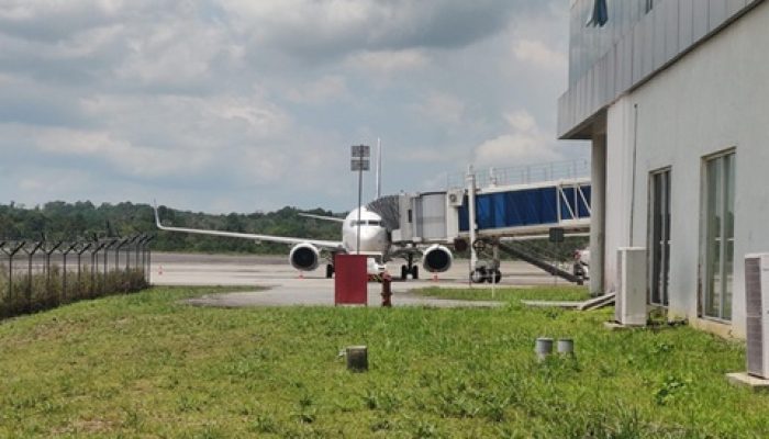 Pesawat Garuda Indonesia Mengalami Insiden Pecah Ban Saat Mendarat di Bandara RHF
