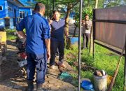 Personel Damkar Tangkap Buaya di Parit Perumahan Griya Permata Kharisma Batu 8