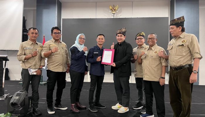 Ketua Umum PWI Pusat Zulmansyah Sekedang Serahkan SK Kepengurusan PWI Tanjungpinang