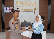 Kapolresta Tanjungpinang Berikan SIM C Gratis Empat Pelajar SMA Negeri 4 