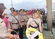 Sambut HUT Bhayangkara ke-79, Polresta Tanjungpinang Gelar Tabur Bunga di Makam Pahlawan dan Kawasan Laut