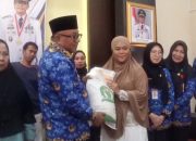 Pemko Tanjungpinang Salurkan Beras Bantuan Pangan Pertama ke 7,400 Penerima