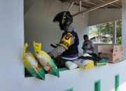 Dukung Gerakan Pangan Murah, Bhabinkamtibmas Polsek Bukit Bestari Salurkan Bahan Pokok Door to Door