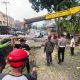 Angin Kencang Terjang Tanjungpinang, Sejumlah Pohon Tumbang Timpa Mobil Warga